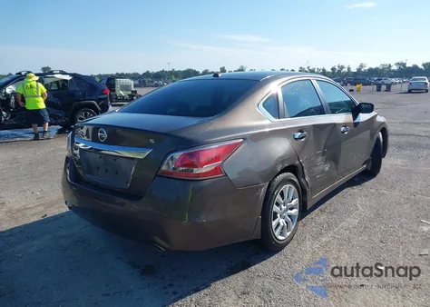 2015 Nissan Altima 2.5 S z USA, uszkodzony, nr VIN 1N4AL3AP9FN354741